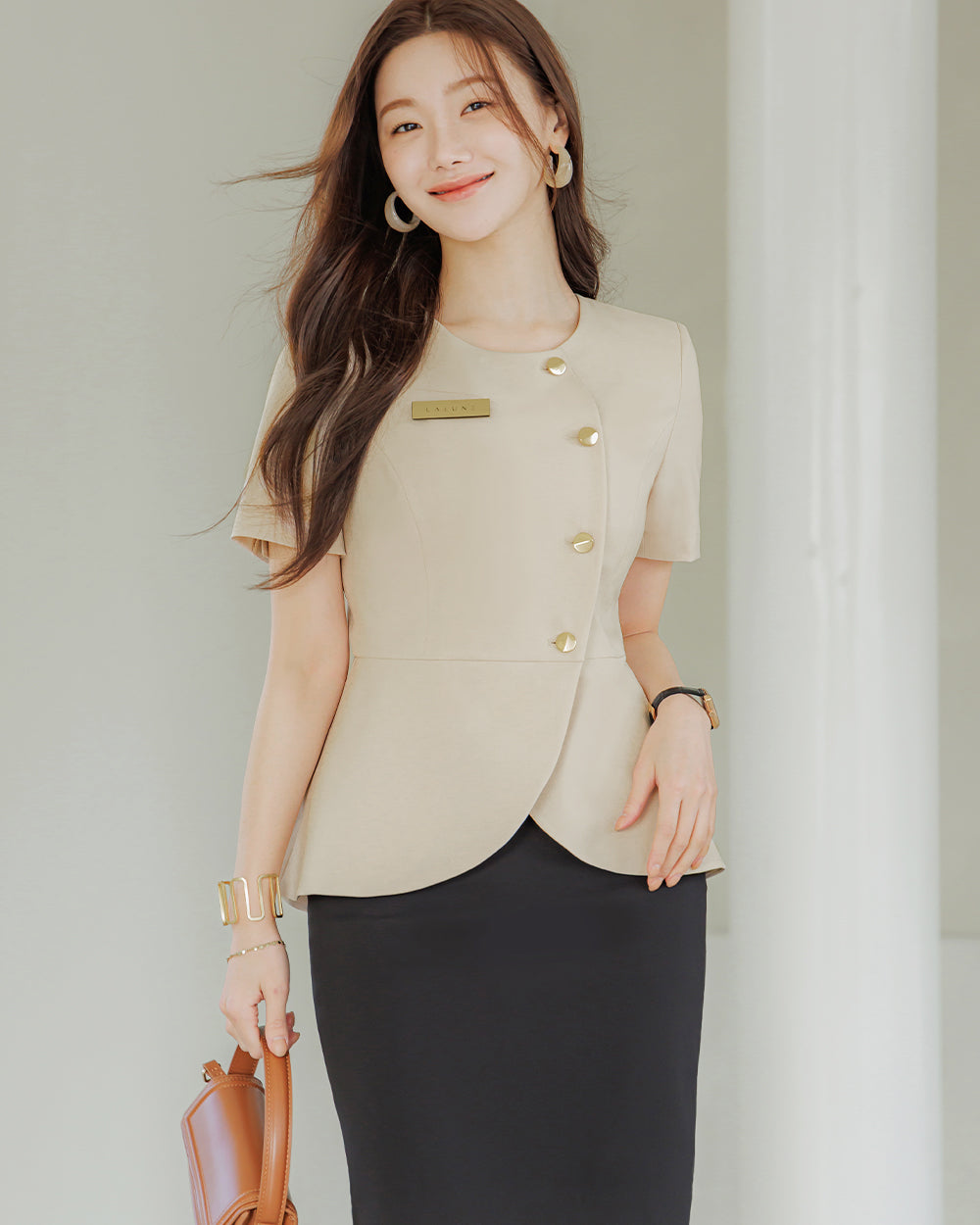 美容サロン制服Berre short sleeve BEIGE正面, 着用イメージ