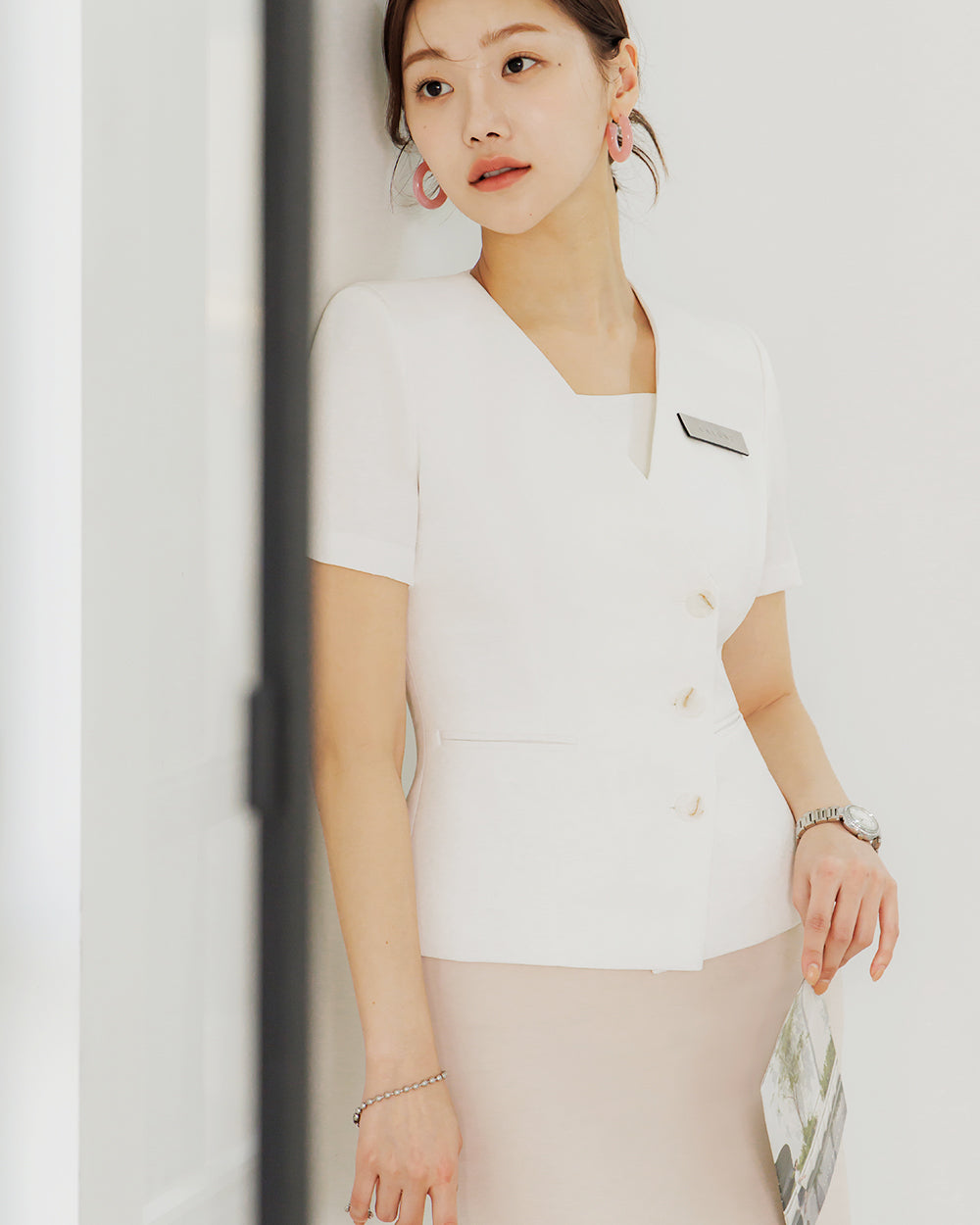 美容サロン制服Blossom short sleeve IVORYフロント, 着用イメージ