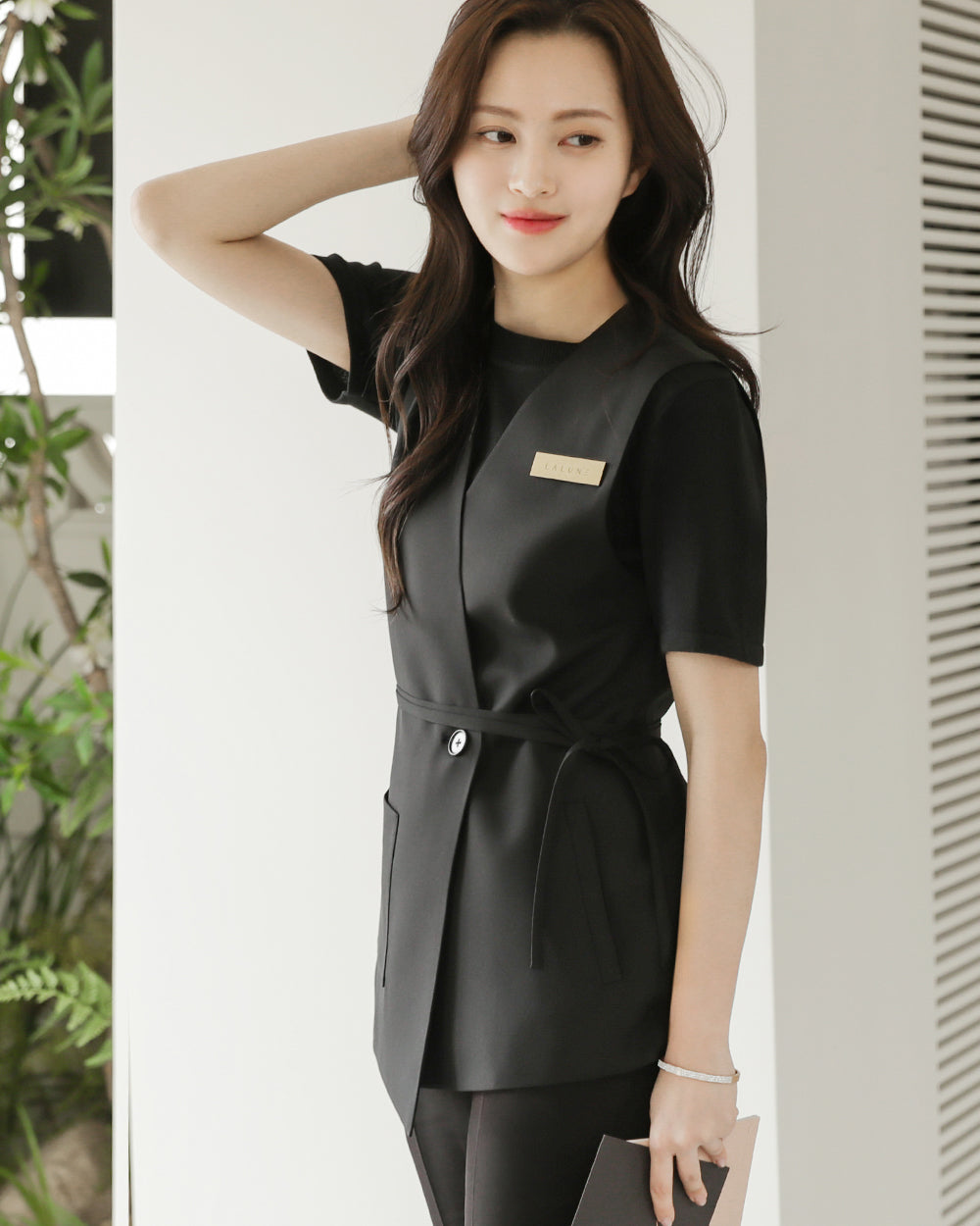 美容サロン制服Tessi vest BLACK前面