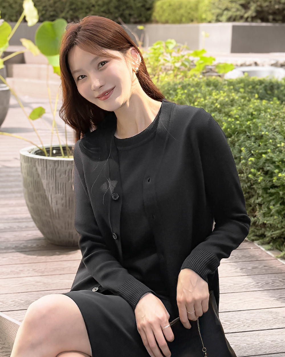 クリニック制服V NECK cardigan BLACKフロント, 着用イメージ