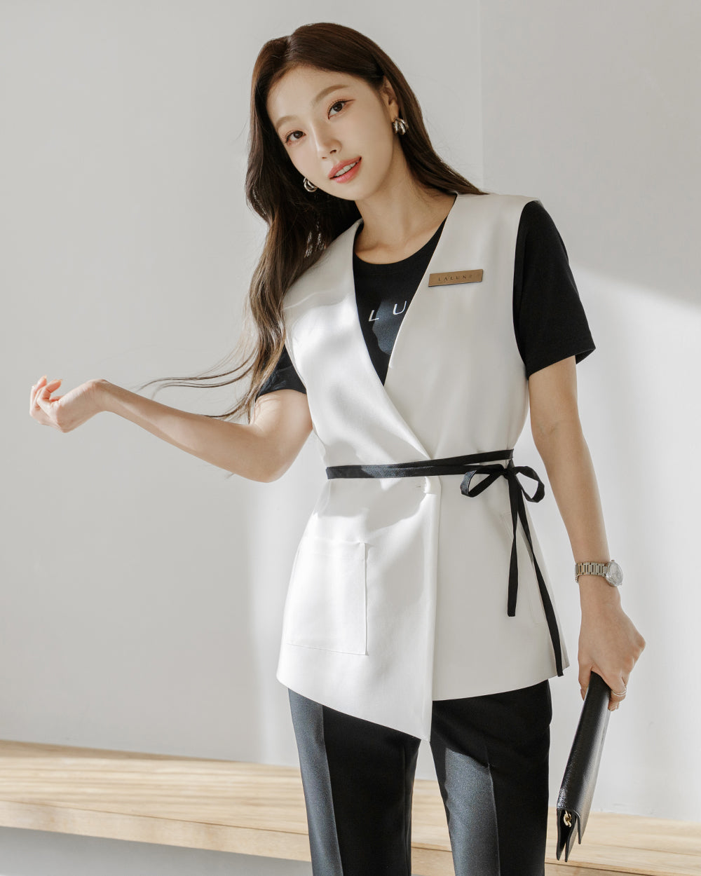 美容サロン制服Tessi vest WHITEフロント, 着用イメージ