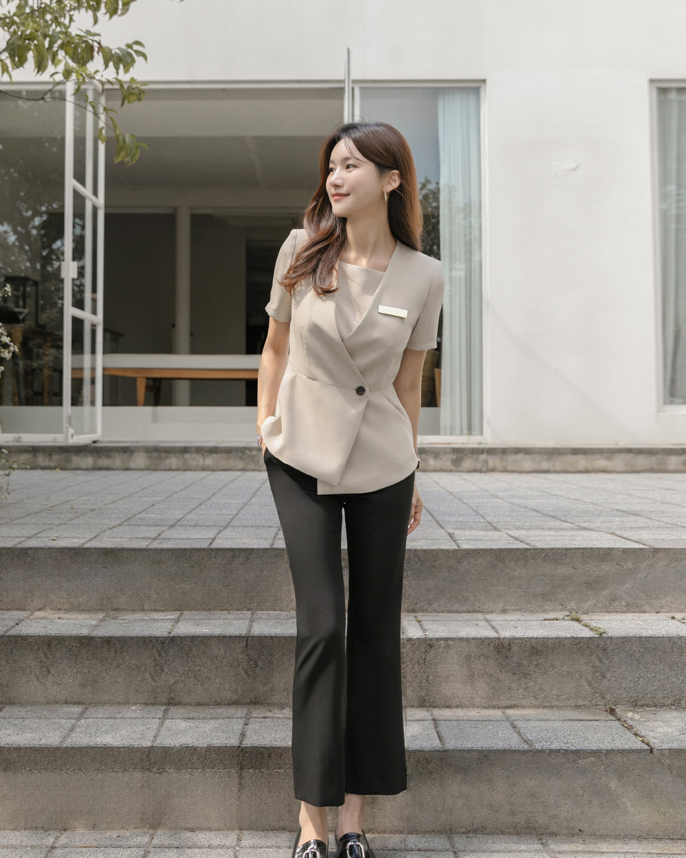美容サロン制服zeno short sleeve BEIGE横向き, 着用イメージ