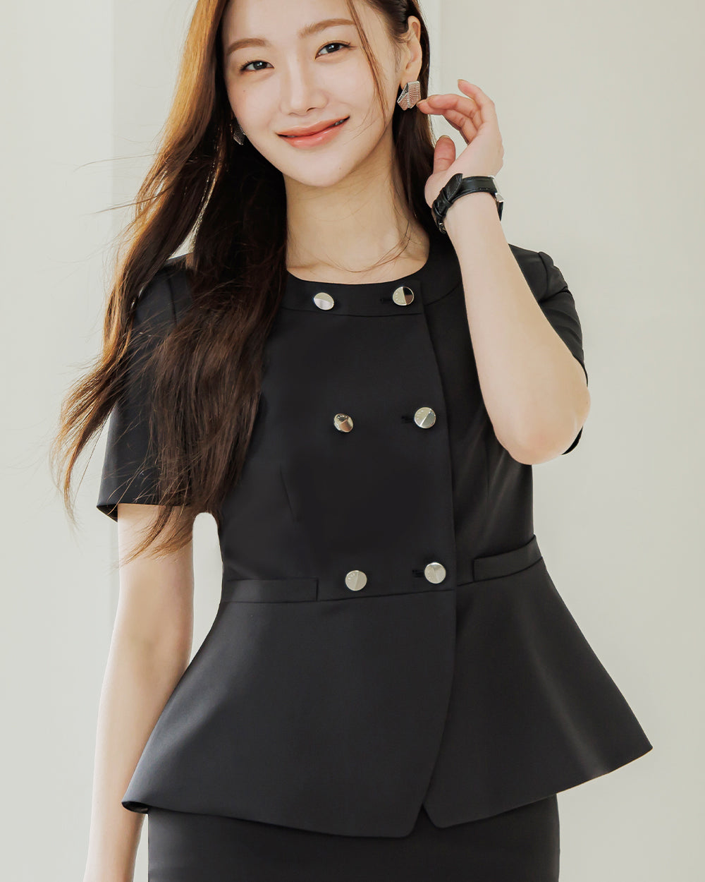 美容サロン制服At short sleeve BLACK着用イメージ