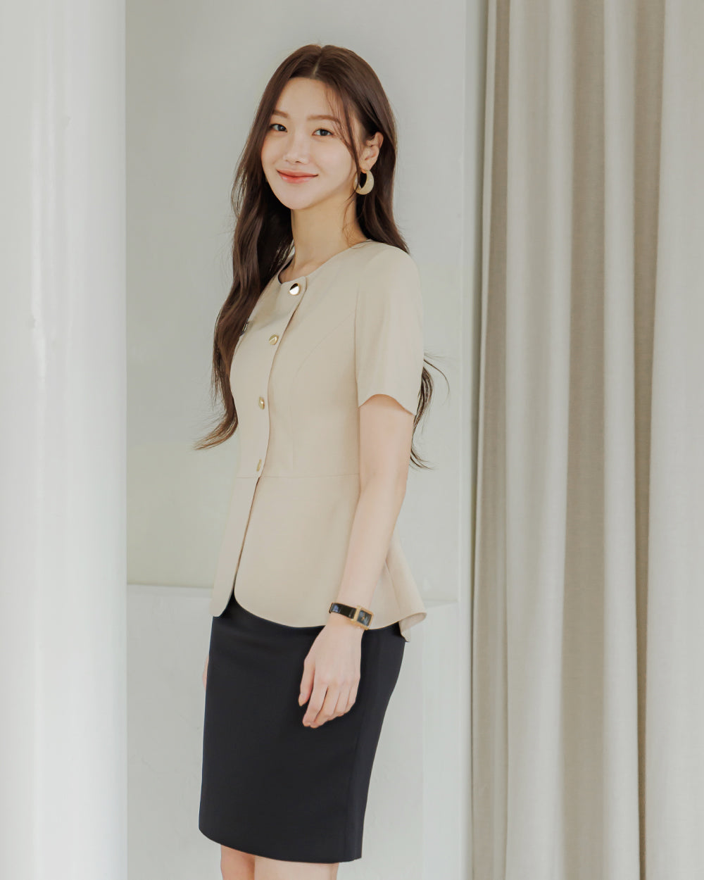 美容サロン制服Berre short sleeve BEIGE横向き, 着用イメージ