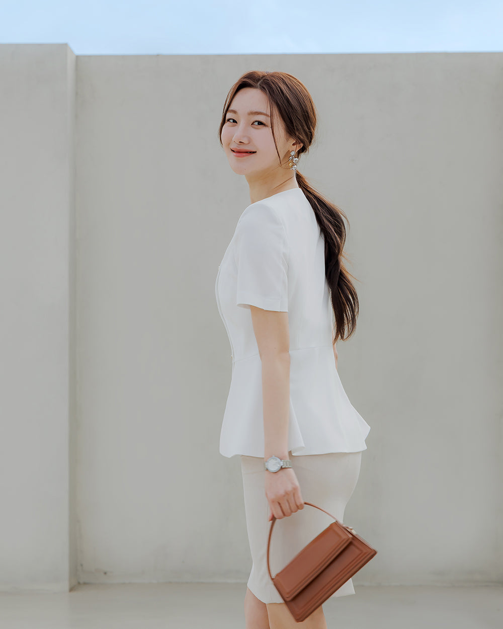 美容サロン制服Berre short sleeve IVORY後ろ姿
