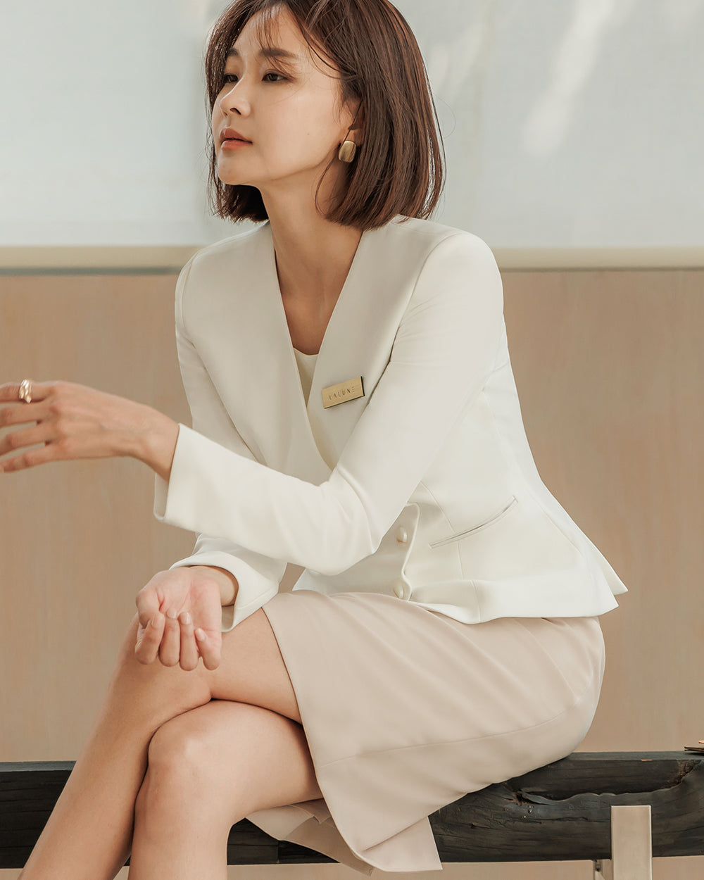 リクルートBlossom long sleeve IVORY座り, 着用イメージ