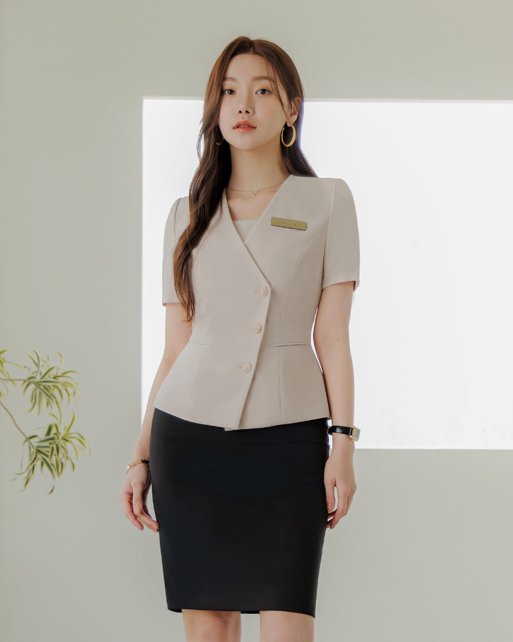 クリニック制服Blossom short sleeve BEIGE正面, 着用イメージ