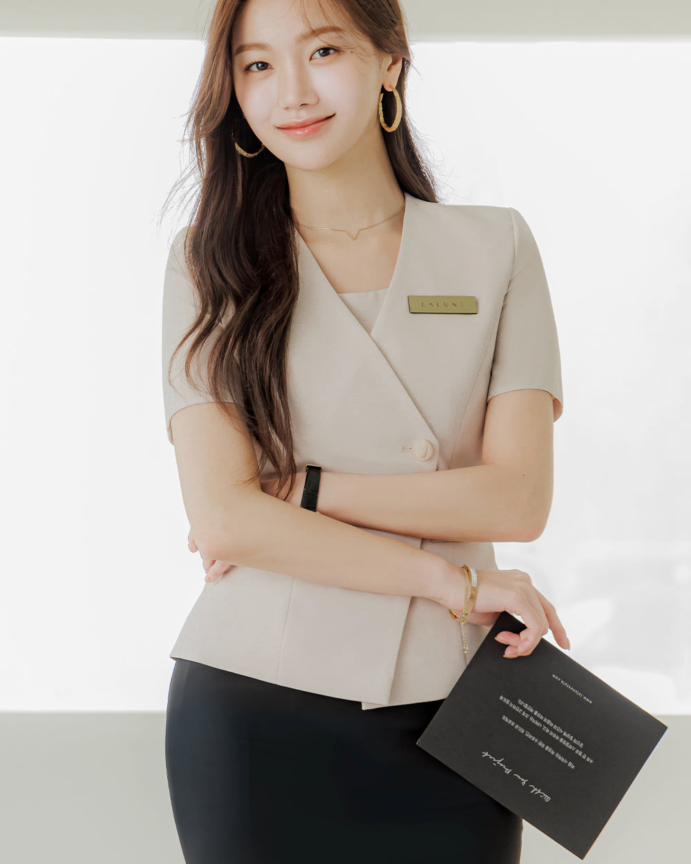 クリニック制服Blossom short sleeve BEIGE正面, コーディネート例