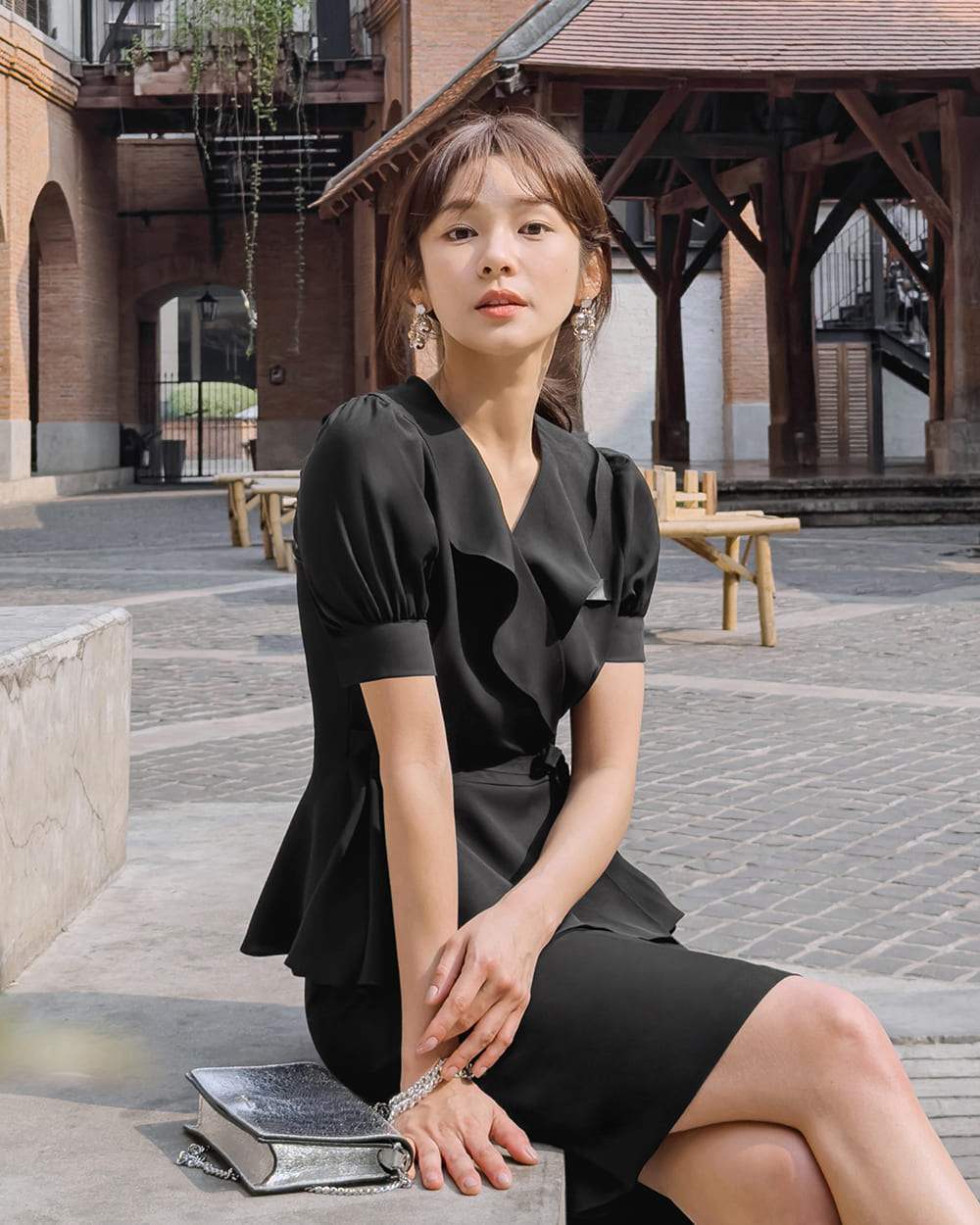 美容サロン制服frill blouse Blouse BLACK座り, 正面