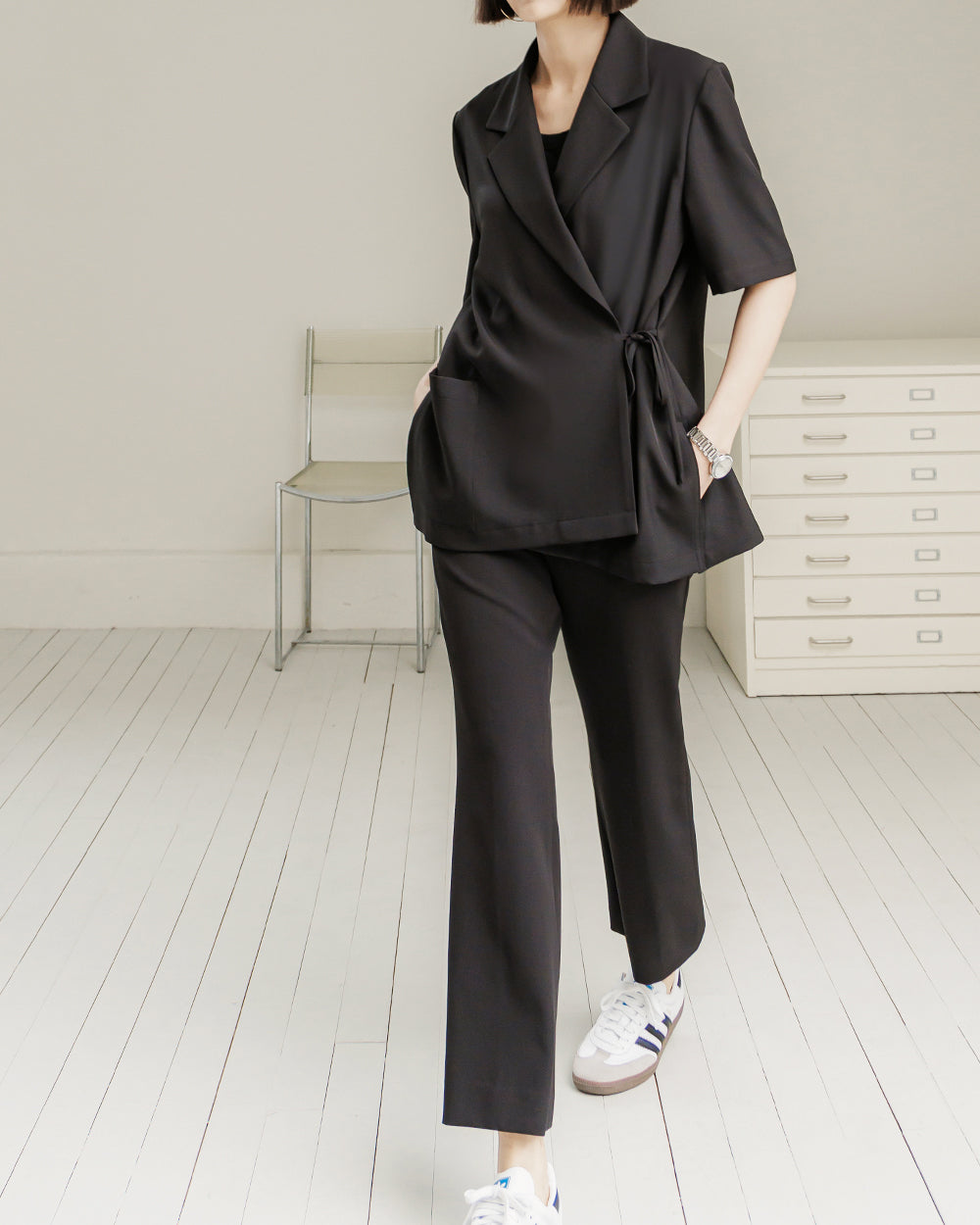 美容サロン制服LESIE short sleeve BLACK全身