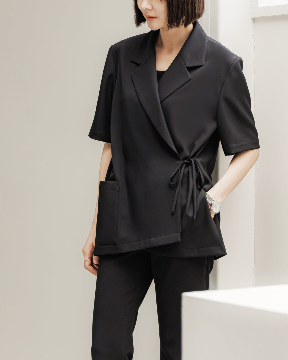 美容サロン制服LESIE short sleeve BLACK横向き
