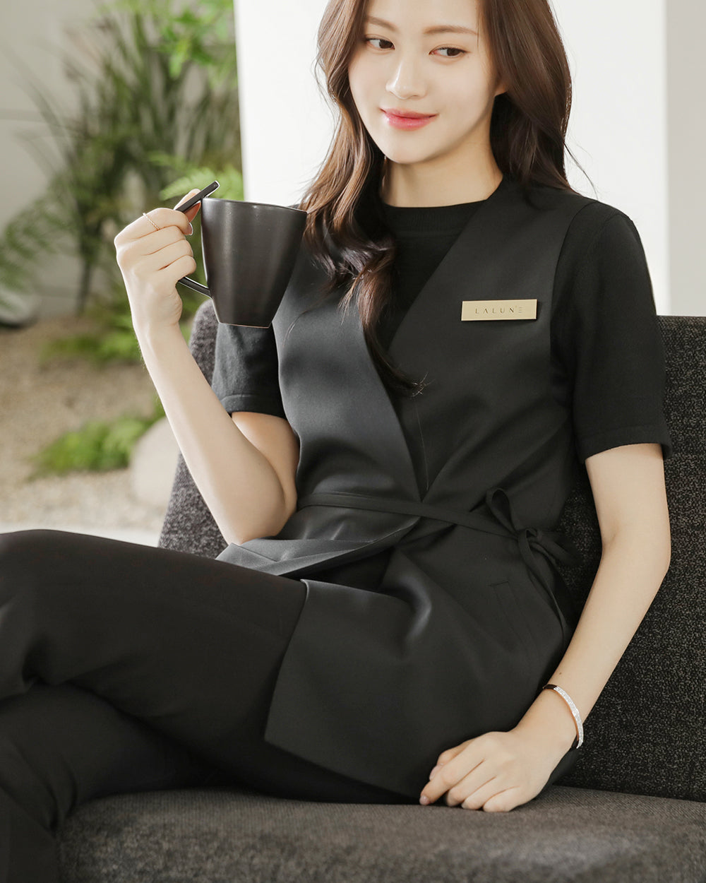 美容サロン制服Tessi vest BLACK座り