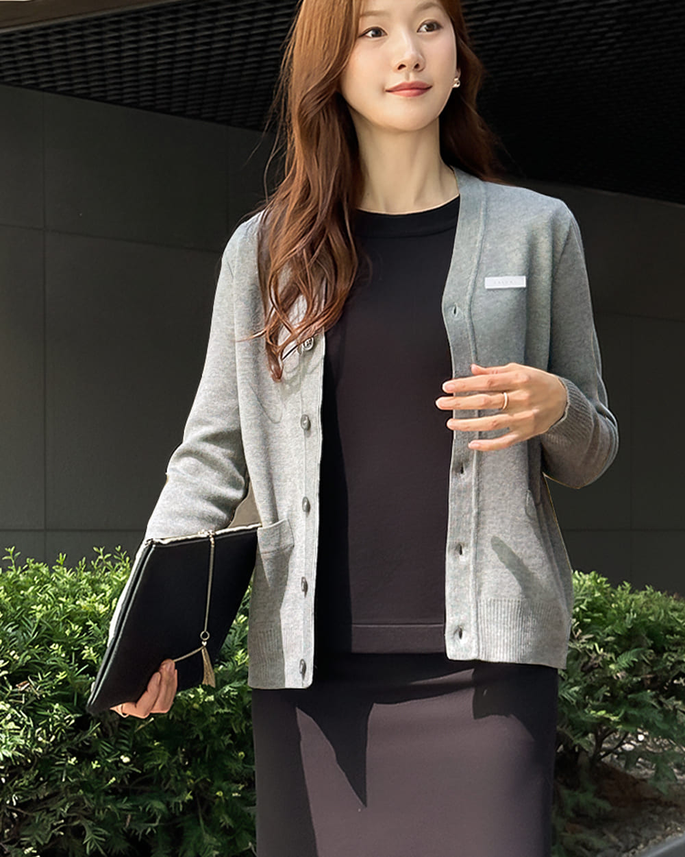 オフィスカジュアルV NECK cardigan GRAY正面