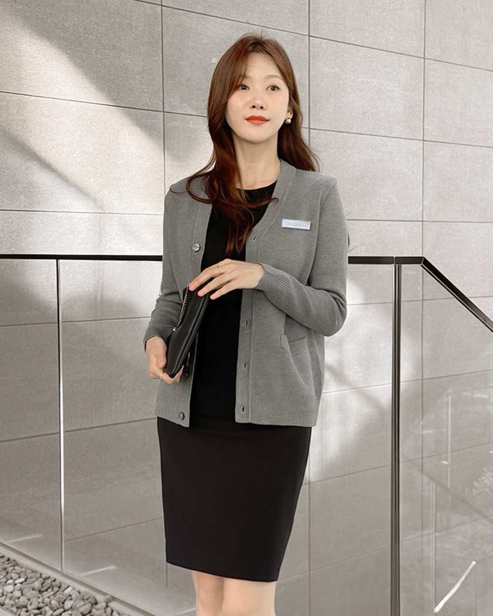 オフィスカジュアルV NECK cardigan GRAY前面